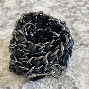 EUC Lug Metal Straps Classic VL in Black